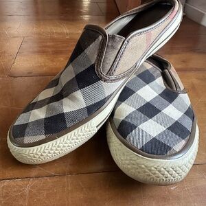 Burberry Slip on shoes